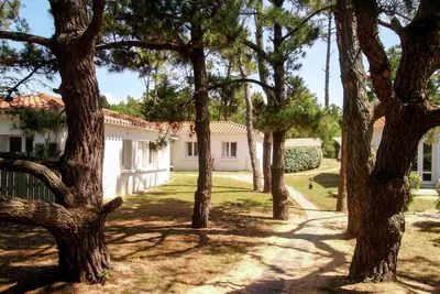Image de Appartement dans une maison de vacances avec Wifi, piscine, Tv, terrasse, animaux admis, parking