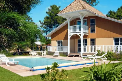 Image de Appartement dans une maison de vacances avec piscine privée, Tv, terrasse, animaux admis, parking
