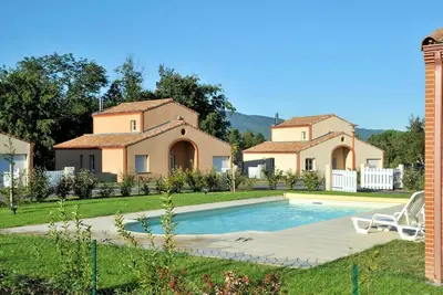 Image de Appartement dans une maison de vacances avec piscine privée, Tv, terrasse, animaux admis, parking