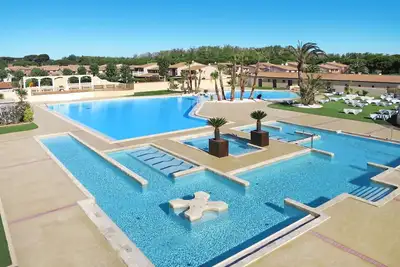 Image de Appartement dans une maison de vacances avec climatisation, Wifi, piscine, Tv, terrasse, parking