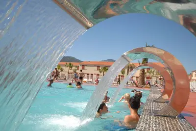 Image de Agréable appartement pour 4 personnes avec Wifi, piscine, Tv, terrasse, animaux admis et parking