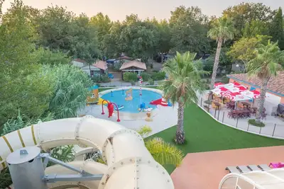 Image de Appartement dans une maison de vacances avec piscine, Wifi, climatisation, Tv, terrasse, parking