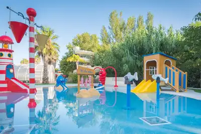 Image de Appartement dans une maison de vacances avec Wifi, piscine, Tv, terrasse, animaux admis, parking