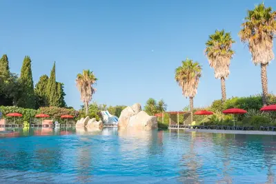 Image de Appartement dans une maison de vacances avec Wifi, piscine, climatisation, Tv, terrasse, parking