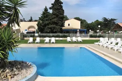 Image de Appartement dans une maison de vacances avec piscine, climatisation, Wifi, Tv, terrasse, parking