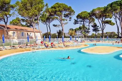 Image de Agréable appartement dans une maison de vacances pour 6 personnes avec piscine, terrasse et parking