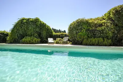 Image de Merveilleuse maison de vacances privée avec piscine privée, Tv, terrasse, animaux admis et parking