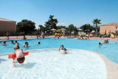 Image de Appartement dans une maison de vacances avec Wifi, piscine, Tv, terrasse, animaux admis, parking