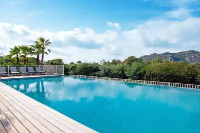Image de Appartement dans une maison de vacances avec piscine, climatisation, Wifi, Tv, patio, parking