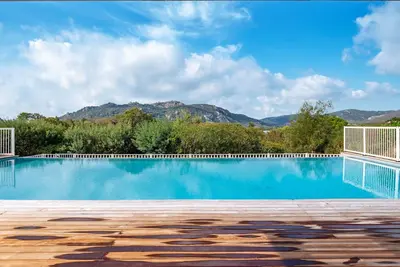 Image de Appartement dans une maison de vacances avec climatisation, Wifi, piscine, Tv, terrasse, parking