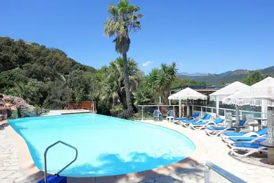 Image de Bel appartement dans une maison de vacances avec Wifi, piscine, terrasse, vue panoramique et parking