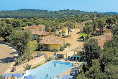 Image de Appartement dans une maison de vacances avec internet, climatisation, piscine, Tv, terrasse, parking