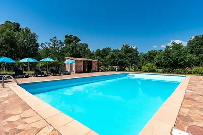 Image de Appartement dans une maison de vacances avec Wifi, climatisation, piscine, Tv, terrasse, parking
