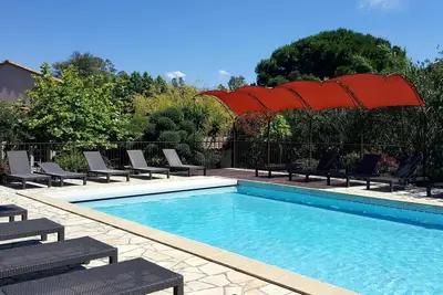 Confortable appartement pour 2 personnes avec Wifi, climatisation, piscine, terrasse et parking