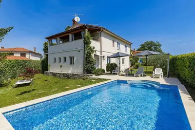 Image de Belle maison de vacances privée avec piscine privée, Wifi, climatisation, Tv, terrasse, parking