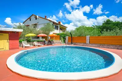 Image de Bel appartement avec climatisation, Wifi, piscine privée, Tv, terrasse, animaux admis et parking