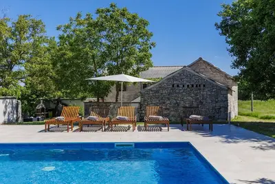 Image de Merveilleuse maison de vacances avec Wifi, piscine privée, Tv, terrasse, animaux admis et parking