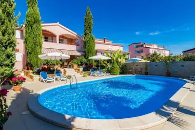 Image de Agréable appartement avec Wifi, climatisation, piscine, Tv, balcon, animaux admis et parking
