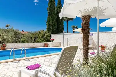 Image de Joli appartement pour 4 personnes avec Wifi, piscine, climatisation, Tv, terrasse et parking
