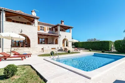 Image de Bel appartement avec Wifi, piscine, climatisation, Tv, terrasse, animaux admis et parking