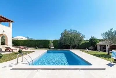 Image de Agréable appartement avec piscine, Wifi, climatisation, Tv, terrasse, animaux admis et parking
