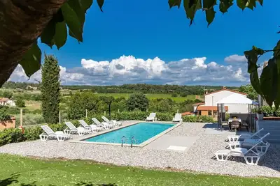 Image de Belle maison de vacances privée avec piscine privée, Wifi, climatisation, Tv, terrasse, parking
