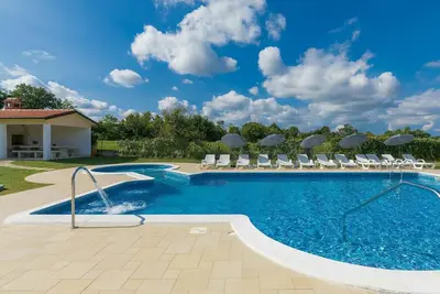 Image de Confortable appartement pour 7 personnes avec piscine, Wifi, climatisation, Tv, balcon et parking