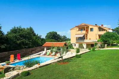 Image de Confortable appartement avec climatisation, piscine, Wifi, Tv, terrasse, animaux admis et parking