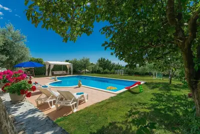 Image de Confortable appartement pour 5 personnes avec piscine, climatisation, Wifi, Tv, patio et parking