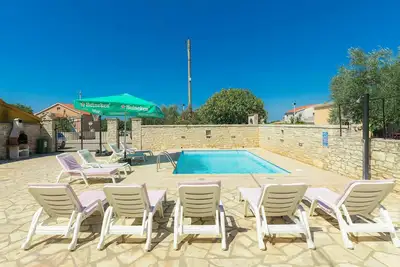 Image de Merveilleuse maison de vacances avec Wifi, climatisation, piscine privée, terrasse et parking
