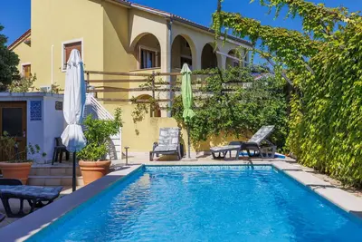 Image de Agréable appartement pour 5 personnes avec Wifi, climatisation, piscine, Tv, patio et parking