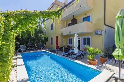Image de Confortable appartement pour 6 personnes avec Wifi, climatisation, piscine, Tv, patio et parking