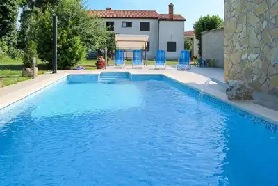 Image de Appartement dans une maison de vacances avec climatisation, Wifi, piscine, Tv, terrasse, parking