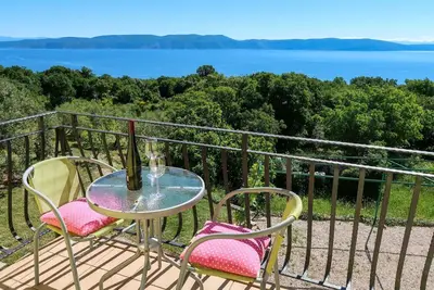 Image de Joli appartement avec climatisation, Wifi, Tv, terrasse, animaux admis et parking