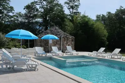 Image de Joli appartement dans une maison de vacances avec piscine, Wifi, climatisation, Tv, patio, parking