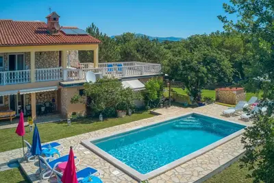 Image de Belle maison de vacances avec Wifi, piscine privée, climatisation, Tv, terrasse et parking