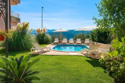 Image de Bel appartement avec Wifi, piscine, climatisation, Tv, terrasse, animaux admis et parking