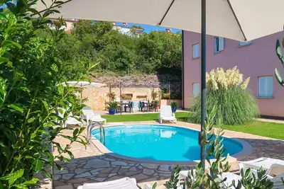 Image de Bel appartement avec climatisation, Wifi, piscine, Tv, terrasse, animaux admis et parking