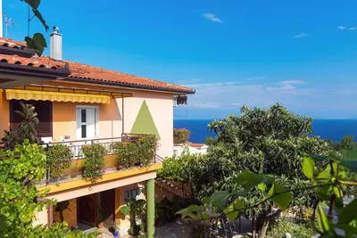 Image de Confortable appartement pour 4 personnes avec climatisation, Wifi, Tv, terrasse et parking