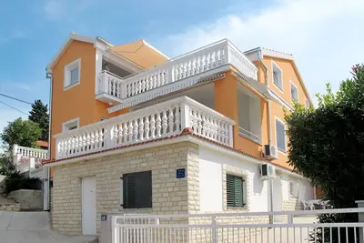 Agréable appartement pour 6 personnes avec Wifi, climatisation, Tv, terrasse et parking