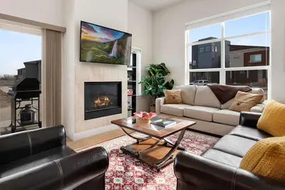 Image de Maison de ville moderne à quelques pas du quartier de la brasserie!