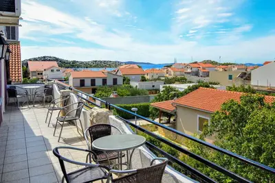 Image de Joli appartement avec climatisation, Wifi, Tv, balcon, animaux admis et parking