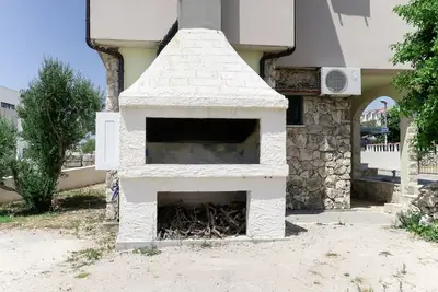 Image de Appartement dans une maison de vacances avec climatisation, piscine, Wifi, Tv, balcon, parking