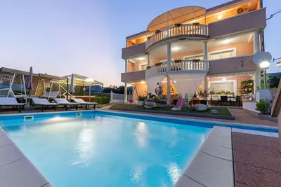 Image de Agréable appartement pour 6 personnes avec piscine, Wifi, climatisation, Tv, terrasse et parking