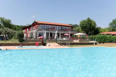 Image de Bel appartement dans une maison de vacances pour 4 personnes avec Wifi, piscine, terrasse et parking