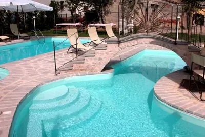 Image de Maison de vacances privée avec piscine privée, climatisation, Wifi, bain à remous, Tv, véranda