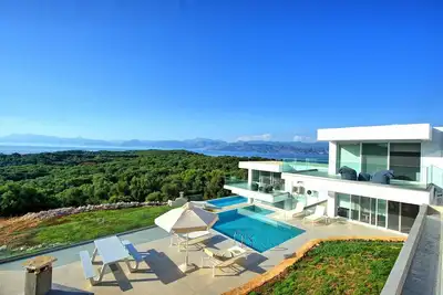 Image de Villa Arete - Villa de luxe en bord de mer avec piscine sur l'île de Corfou, Grèce