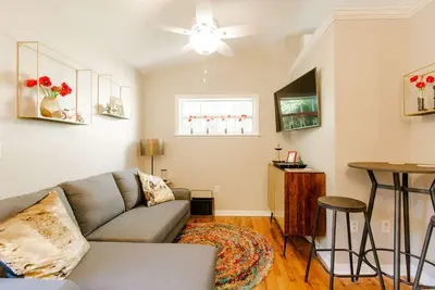 Image de Le Lake Morton Loft dans le centre-ville historique de Lakeland, Fl