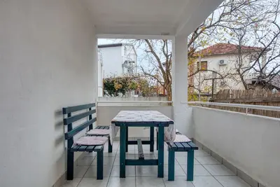 Image de Appartement d'une chambre avec la terrasse Pirovac, Sibenik (A-15320-a)