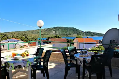 Image de Appartement de deux chambres avec la terrasse et la vue sur le mer Primosten (A-15499-a)